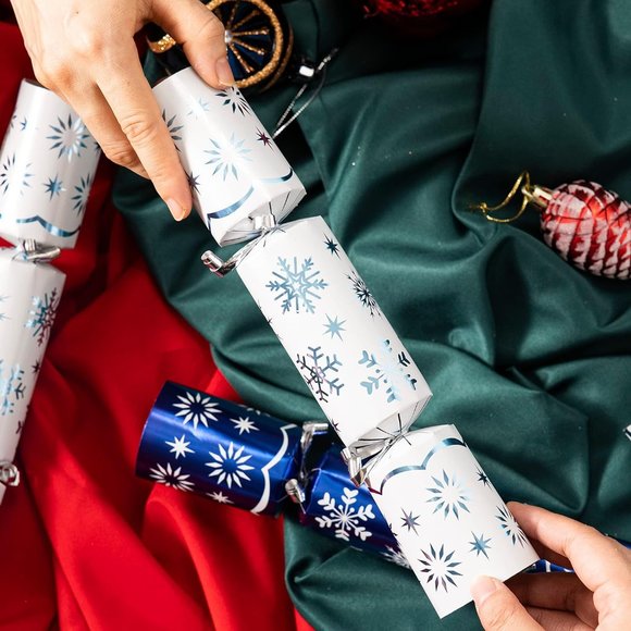 8 Pack Christmas Party Table Favor with Blue & White Snowflake Design with Party - Picture 4 of 9